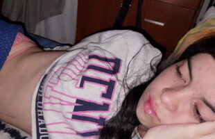 La Novia De Su Mejor Amigo XXX – Sabe Jugar Y Se Desnuda Para Él | DRGanso